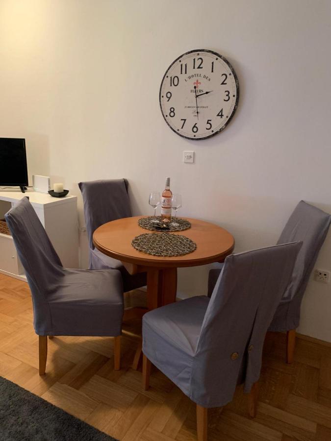 Sarmantni Apartman Malecka 2 Zagabria Esterno foto