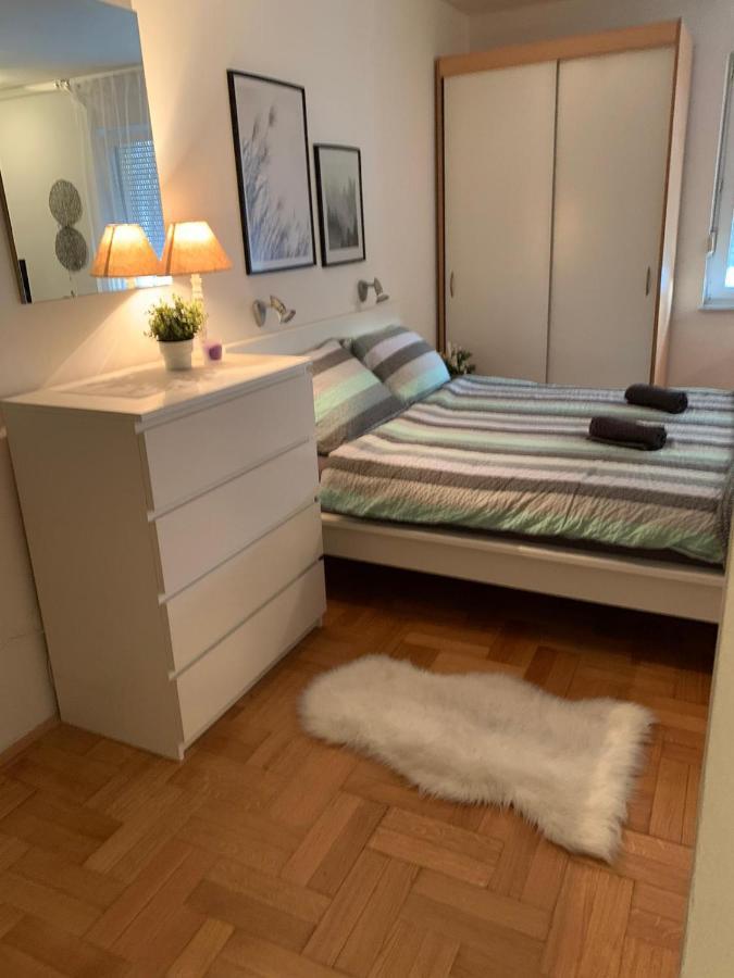 Sarmantni Apartman Malecka 2 Zagabria Esterno foto