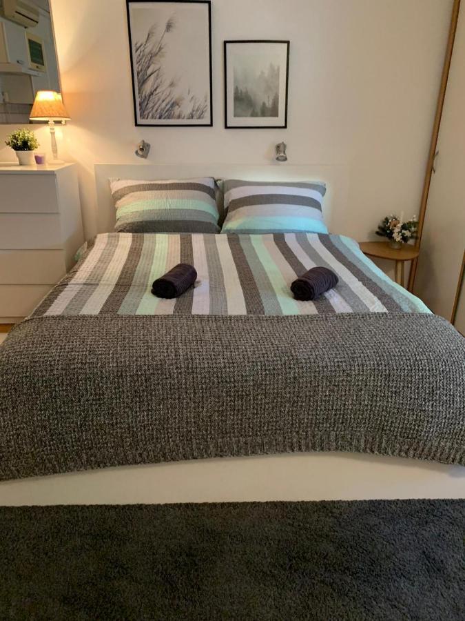 Sarmantni Apartman Malecka 2 Zagabria Esterno foto