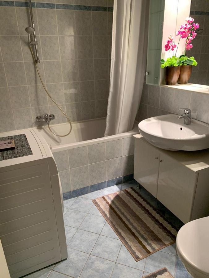 Sarmantni Apartman Malecka 2 Zagabria Esterno foto