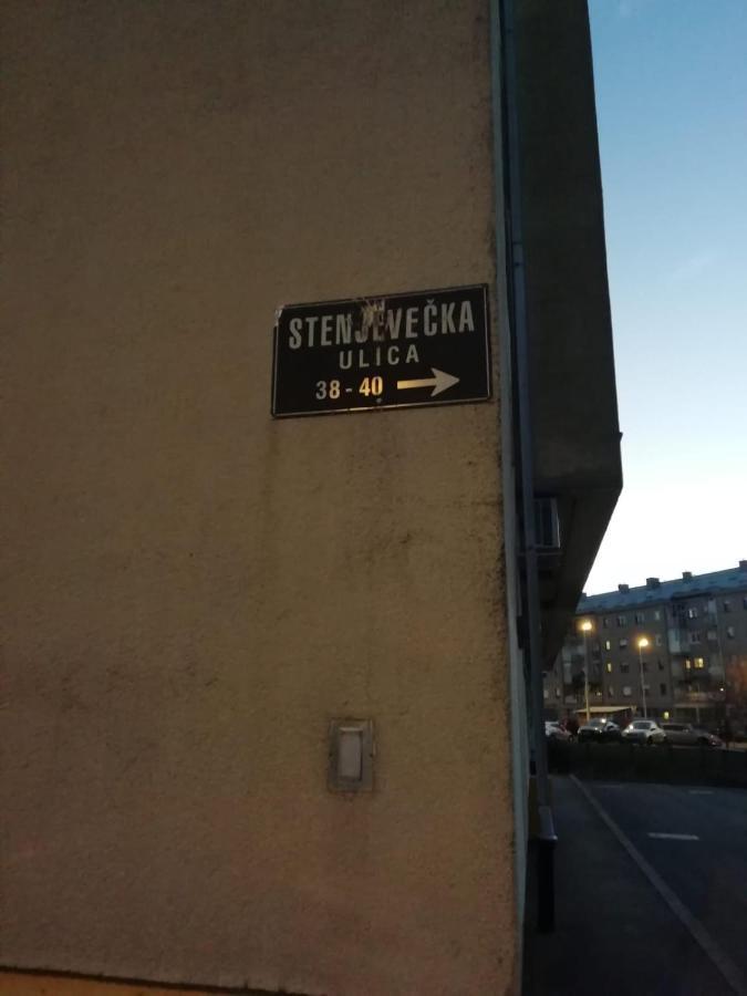 Sarmantni Apartman Malecka 2 Zagabria Esterno foto