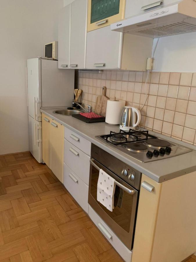 Sarmantni Apartman Malecka 2 Zagabria Esterno foto