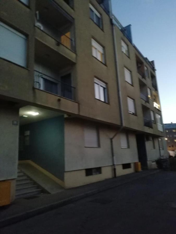 Sarmantni Apartman Malecka 2 Zagabria Esterno foto